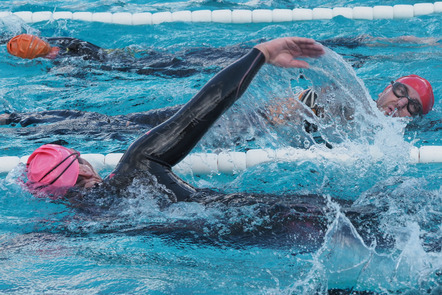 Burchard, Edda  - Foto-Forum-Lübeck  - Schwimmen - Farbe - Annahme