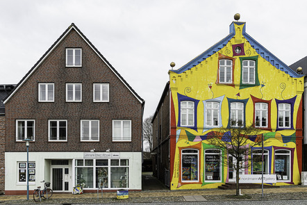 Wende, Ehrhard  - Fotoclub Schleswig e.V.  - buntes Haus - Annahme - Gegensätze