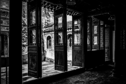 Halvas-Nielsen, Herdis  - Fotoclub Schleswig e.V.  - China doors - Annahme